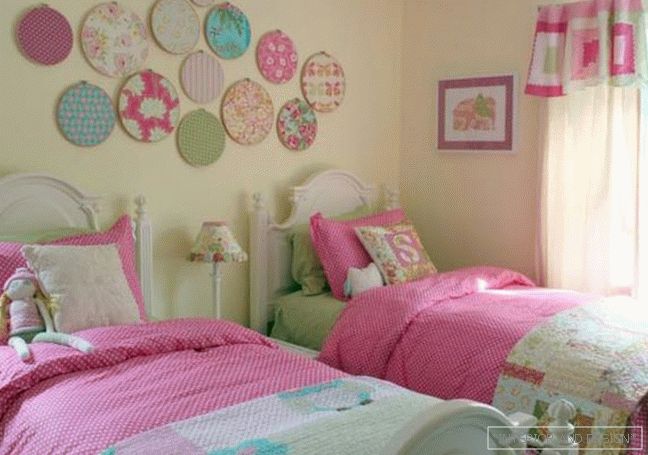 Спална соба во розови и виолетови нијанси - фото 2
