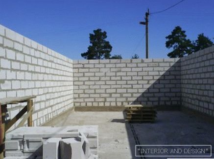 Изградба на пена блокови
