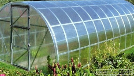 Поликарбонатна стаклена градина